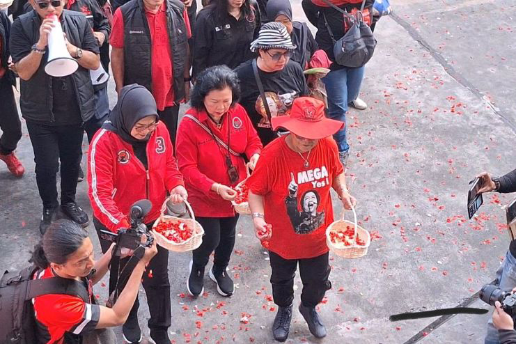 PDIP tabur bunga di Diponegoro 58 peringati 29 tahun Kudatuli PDIP tabur bunga di Diponegoro 58 peringati 29 tahun Kudatuli