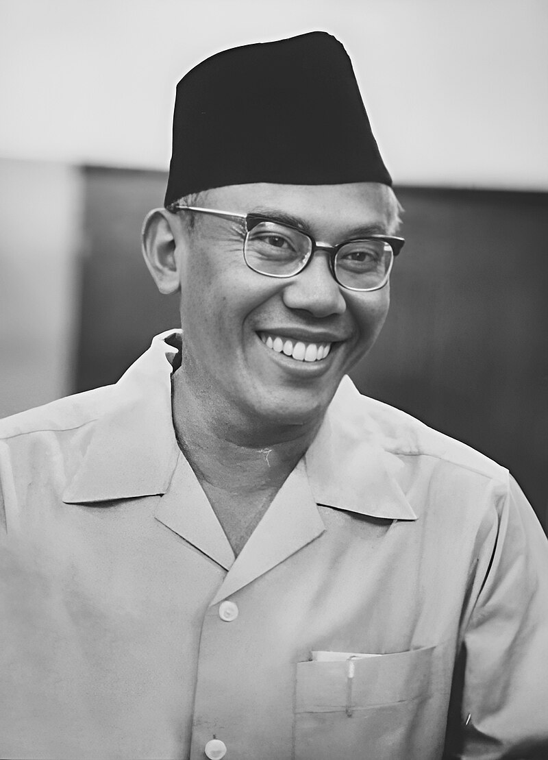 13 Juli 1949: PDRI dibubarkan, kekuasaan resmi kembali ke Soekarno–Hatta 13 Juli 1949: PDRI dibubarkan, kekuasaan resmi kembali ke Soekarno–Hatta
