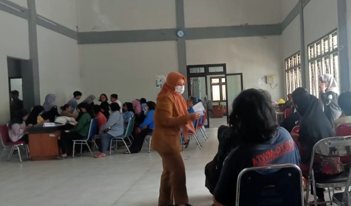 Warga kurang mampu di Salatiga mulai terima bantuan beras Pemerintah Warga kurang mampu di Salatiga mulai terima bantuan beras Pemerintah