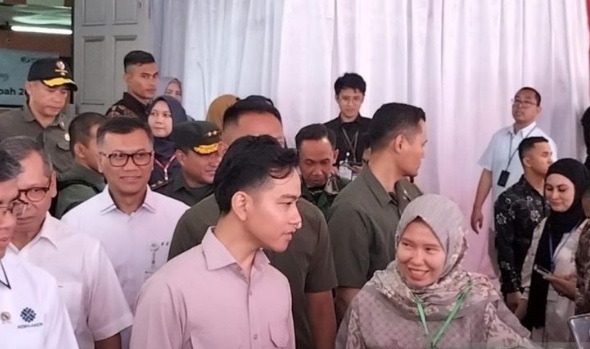 Wapres minta pemerintah daerah dukung program pusat Wapres minta pemerintah daerah dukung program pusat