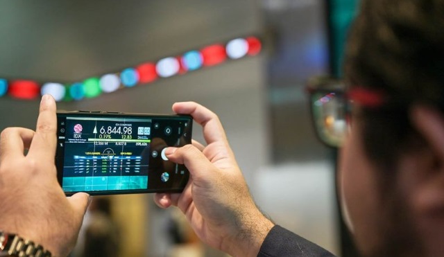 IHSG akhir pekan ditutup menguat ikuti bursa kawasan Asia