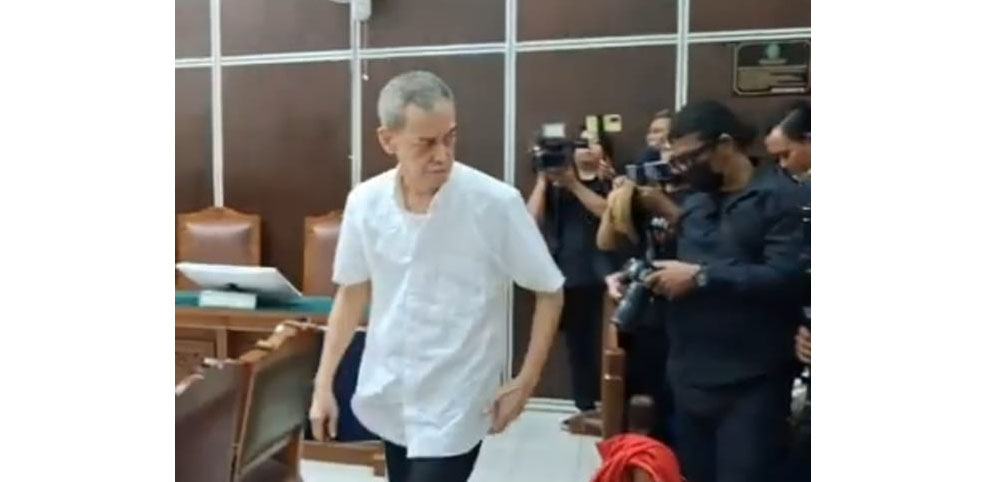 Ditunda (lagi)! Sidang pengadilan kasus pemakaian narkoba musisi Fariz RM Ditunda (lagi)! Sidang pengadilan kasus pemakaian narkoba musisi Fariz RM