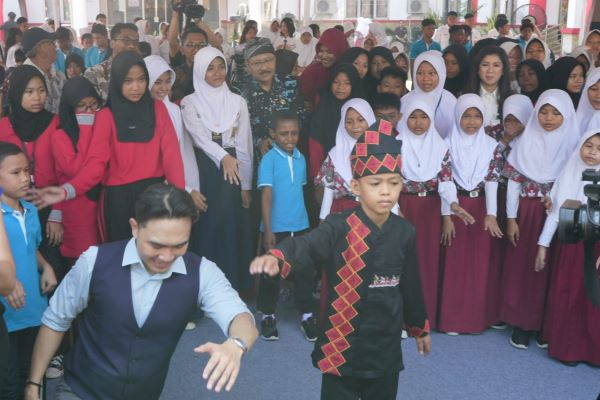 Mensos merayakan Hari Anak Nasional 2025 di SRMP 6 Jakarta Mensos merayakan Hari Anak Nasional 2025 di SRMP 6 Jakarta