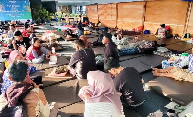 Keluarga korban KMP Tunu berharap operasi SAR terus diperpanjang Keluarga korban KMP Tunu berharap operasi SAR terus diperpanjang