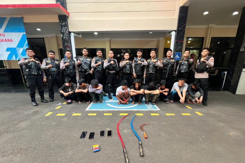 Polisi ringkus 9 remaja yang terlibat tawuran di Kramat Raya Jakpus Polisi ringkus 9 remaja yang terlibat tawuran di Kramat Raya Jakpus