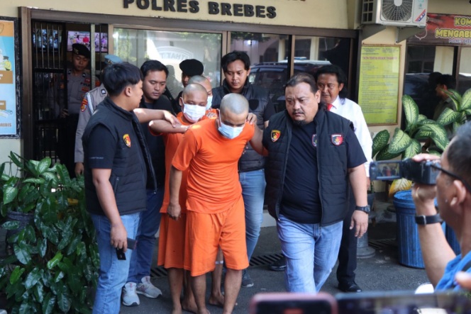 Komplotan pencuri tower baterai dibekuk jajaran Satreskrim Polres Brebes Komplotan pencuri tower baterai dibekuk jajaran Satreskrim Polres Brebes