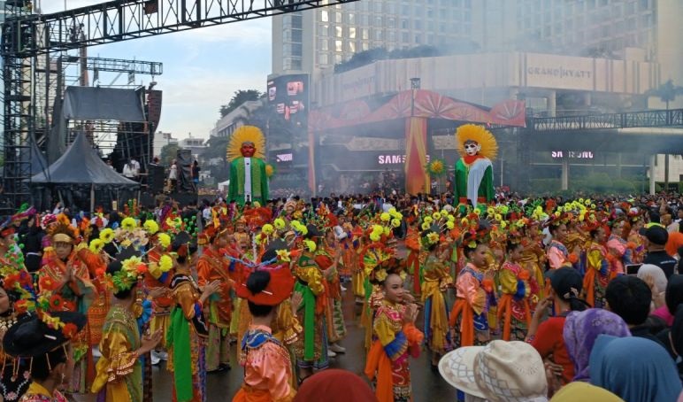 Ribuan pesilat dan penari meriahkan Jakarta Dalam Warna Ribuan pesilat dan penari meriahkan Jakarta Dalam Warna