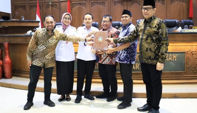 Wali Kota Solo dan DPRD sepakati tiga raperda Wali Kota Solo dan DPRD sepakati tiga raperda