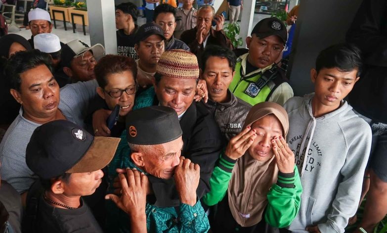 Basarnas kerahkan sembilan kapal cari penumpang KMP Tunu Pratama Jaya Basarnas kerahkan sembilan kapal cari penumpang KMP Tunu Pratama Jaya