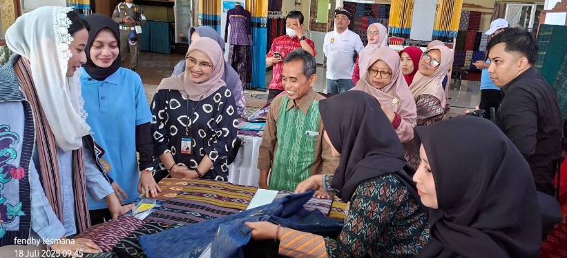 Gandeng Kemendag RI, upaya Wali Kota Kediri populerkan tenun ikat go international Gandeng Kemendag RI, upaya Wali Kota Kediri populerkan tenun ikat go international