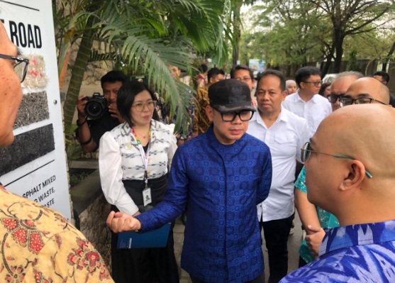 Aspal plastik solusi masa depan infrastruktur jalan Aspal plastik solusi masa depan infrastruktur jalanÂ