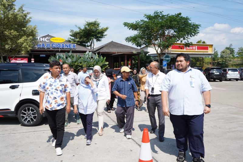DPRD Purwakarta tinjau rest area Cipularang terkait sinergi pendapatan DPRD Purwakarta tinjau rest area Cipularang terkait sinergi pendapatan