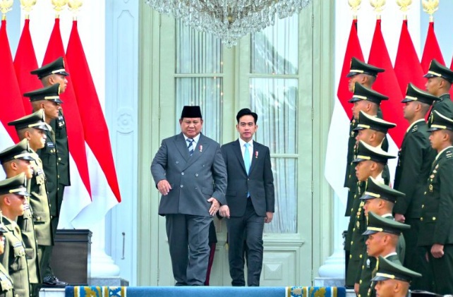 Gibran dampingi Prabowo di pelantikan perwira TNI-Polri Gibran dampingi Prabowo di pelantikan perwira TNI-Polri