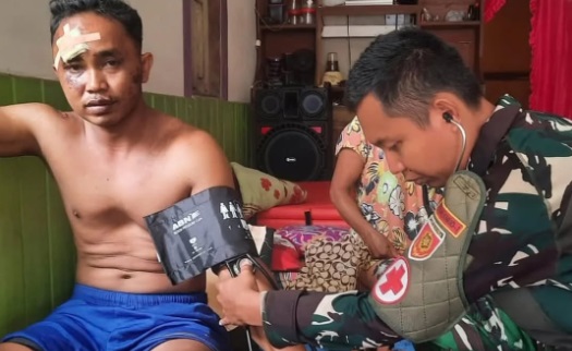Prajurit Satgas Pamtas RI–Malaysia Yonarhanud 1 Kostrad gelar yankes gratis di perbatasan Kalbar Prajurit Satgas Pamtas RI–Malaysia Yonarhanud 1 Kostrad gelar yankes gratis di perbatasan Kalbar