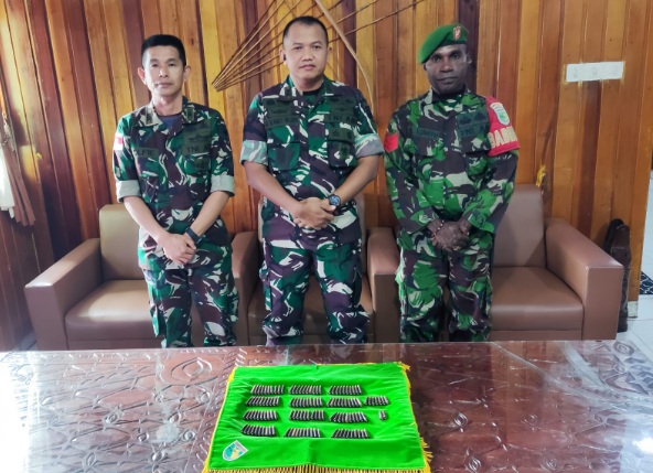 Kodim 1710/Mimika terima penyerahan 129 amunisi dari warga