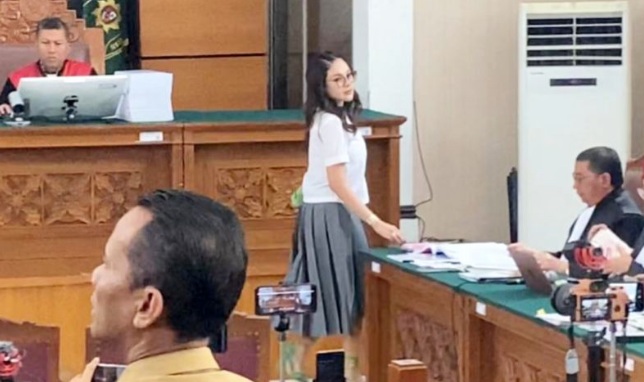Sidang Nikita Mirzani bongkar produk Reza Gladys tak terdaftar BPOM