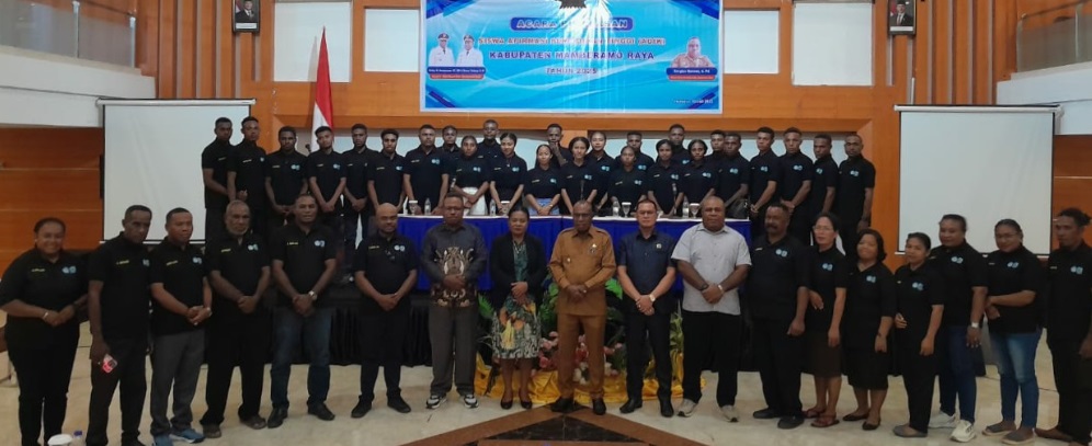 Bupati Mamberamo Raya berangkatkan 29 orang siswa Program ADIK ke-14 kota studi di Indonesia Bupati Mamberamo Raya berangkatkan 29 orang siswa Program ADIK ke-14 kota studi di Indonesia