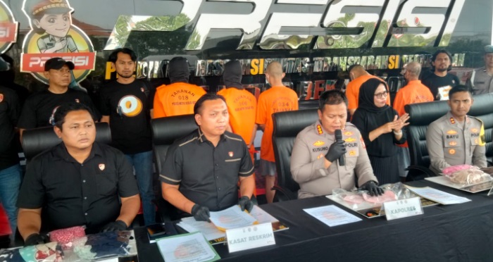 Polres Bekasi Kota tangkap dua pelaku curanmor Polres Bekasi Kota tangkap dua pelaku curanmor