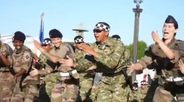 TNI dan prajurit Prancis kompak pamerkan Tari Pacu Jalur