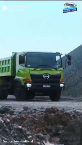 Pernah sadar nggak sih… kenapa di jalan banyak banget truk warna hijau? Pernah sadar nggak sih… kenapa di jalan banyak banget truk warna hijau?
