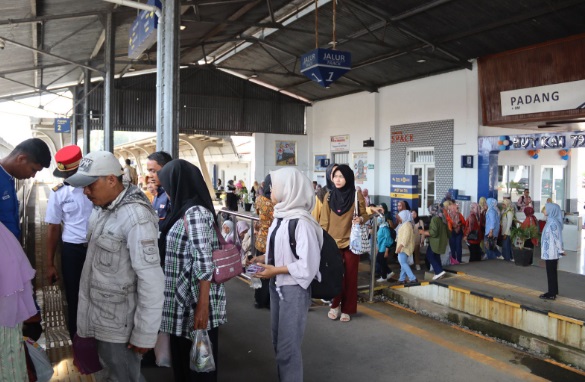 KAI Divre II Sumbar layani 1 juta lebih penumpang pada Semester I 2025 KAI Divre II Sumbar layani 1 juta lebih penumpang pada Semester I 2025
