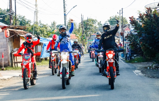 Riders dari 14 negara ikuti KSAL Cup Hiu Selatan International Hard Enduro ke-7 Riders dari 14 negara ikuti KSAL Cup Hiu Selatan International Hard Enduro ke-7