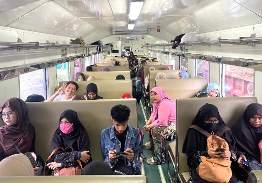 Tetap digemari! KA Pariaman Ekspres jadi primadona saat libur sekolah Tetap digemari! KA Pariaman Ekspres jadi primadona saat libur sekolah
