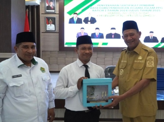 Sebanyak 51 guru PAI di Langkat terima sertifikat lulus PPG Sebanyak 51 guru PAI di Langkat terima sertifikat lulus PPG