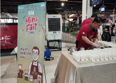 Dukung produk lokal, KAI Daop 6 suguhkan kopi gratis di Stasiun Yogyakarta Dukung produk lokal, KAI Daop 6 suguhkan kopi gratis di Stasiun Yogyakarta