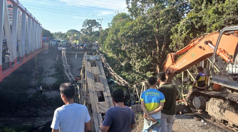 Jembatan ambruk, Wagub Sumsel minta angkutan batubara lewat jalan khusus Jembatan ambruk, Wagub Sumsel minta angkutan batubara lewat jalan khusus