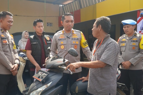 Kapolres Tegal serahkan barang bukti curanmor ke pemilik kendaraan Kapolres Tegal serahkan barang bukti curanmor ke pemilik kendaraan