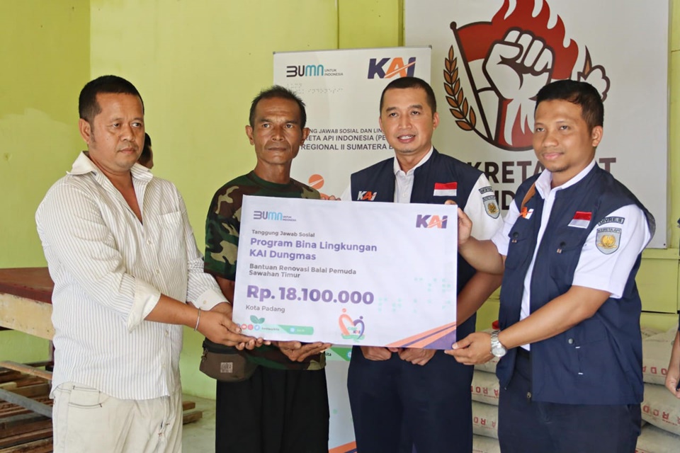 Perkuat Komitmen, KAI Divre II Sumbar kembali kucurkan dana bantuan TJSL di Kota Padang Perkuat Komitmen, KAI Divre II Sumbar kembali kucurkan dana bantuan TJSL di Kota Padang