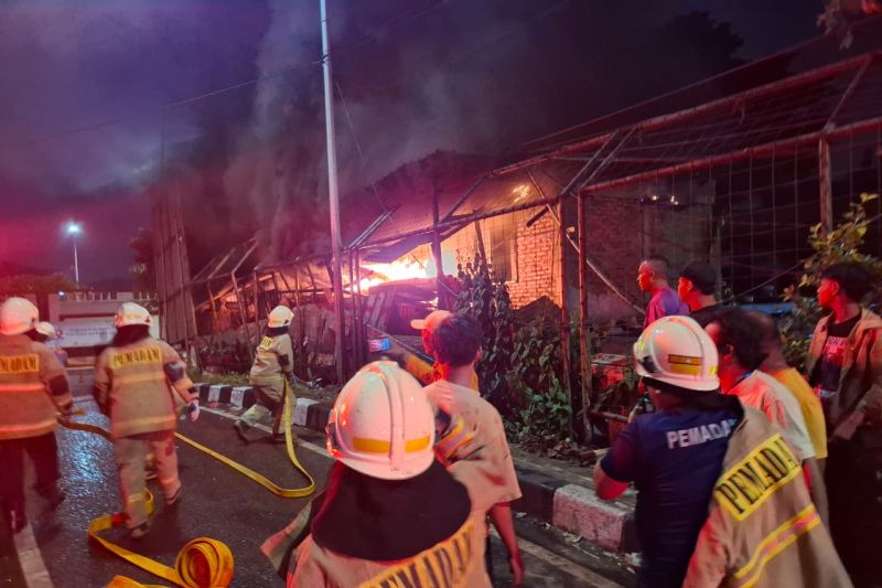Kebakaran landa rumah di Jakarta Utara, empat terluka Kebakaran landa rumah di Jakarta Utara, empat terluka