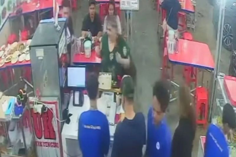 Imigrasi Jaksel lacak dua WNA yang diduga hipnotis kasir kedai kuliner Imigrasi Jaksel lacak dua WNA yang diduga hipnotis kasir kedai kuliner