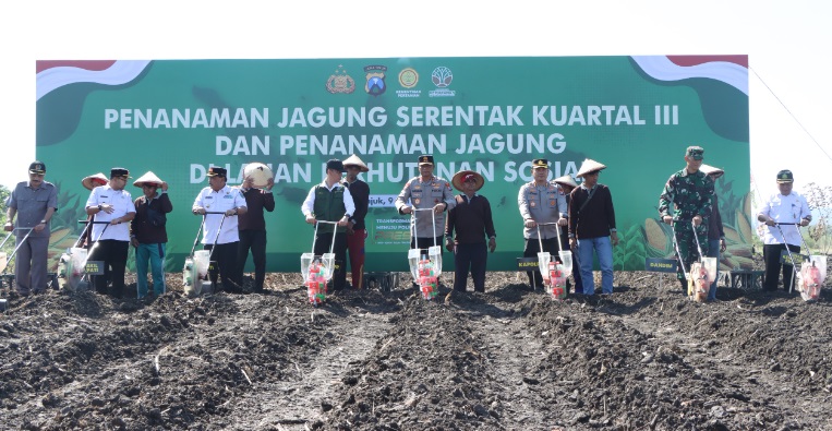 Kapolda Jatim pimpin penanaman jagung serentak di Nganjuk Kapolda Jatim pimpin penanaman jagung serentak di Nganjuk