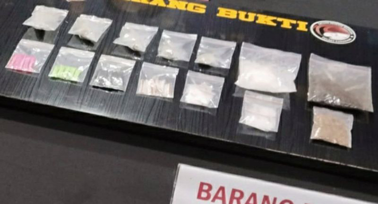 Polisi gagalkan peredaran obat keras di warung kelontong Polisi gagalkan peredaran obat keras di warung kelontong