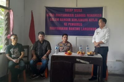 Desa Toraget dan Desa Karumenga sepakat berdamai difasilitasi Polsek Langoan Desa Toraget dan Desa Karumenga sepakat berdamai difasilitasi Polsek Langoan
