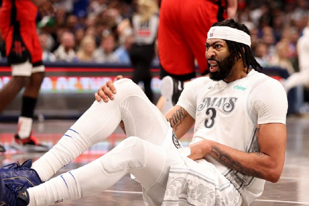 Anthony Davis jalani operasi retina, diprediksi pulih sebelum liga Anthony Davis jalani operasi retina, diprediksi pulih sebelum liga