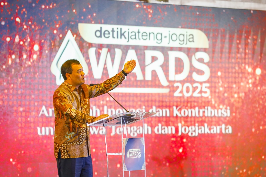 Gubernur Ahmad Luthfi terima penghargaan tokoh pemimpin kolaboratif Gubernur Ahmad Luthfi terima penghargaan tokoh pemimpin kolaboratif