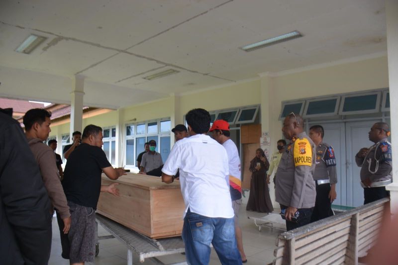 Satgas Damai Cartenz evakuasi jenazah korban penembakan KKB Satgas Damai Cartenz evakuasi jenazah korban penembakan KKB
