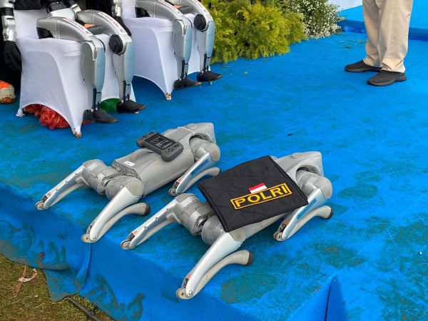 Kehadiran robot di Hari Bhayangkara ke-79, masyarakat beri kesan positif Kehadiran robot di Hari Bhayangkara ke-79, masyarakat beri kesan positif