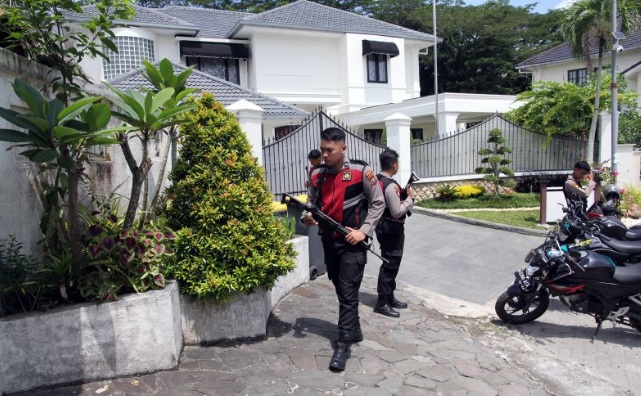 KPK sita Rp2,8 miliar dan 2 senpi dari rumah Kadis PUPR Sumut nonaktif KPK sita Rp2,8 miliar dan 2 senpi dari rumah Kadis PUPR Sumut nonaktif