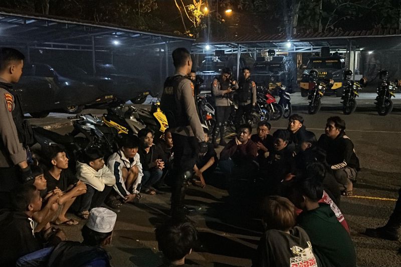 Polda Banten amankan 24 remaja cegah kejahatan lewat patroli malam Polda Banten amankan 24 remaja cegah kejahatan lewat patroli malam