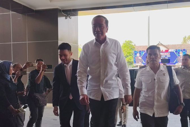 Jokowi datangi Polresta Surakarta terkait pemeriksaan kasus ijazah Jokowi datangi Polresta Surakarta terkait pemeriksaan kasus ijazah