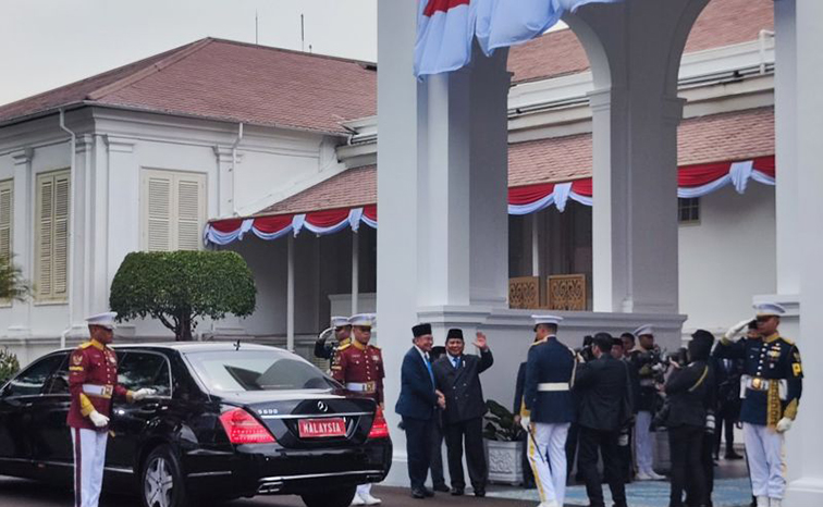 Presiden Prabowo terima kunjungan PM Anwar di Istana Merdeka Presiden Prabowo terima kunjungan PM Anwar di Istana Merdeka