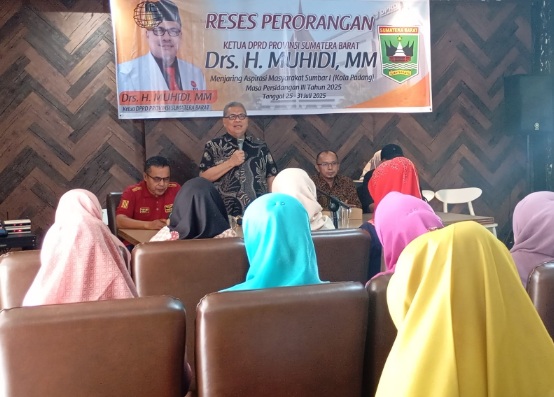 Reses perseorangan, legislator Sumbar dorong pelaku UMKM bentuk kelompok Reses perseorangan, legislator Sumbar dorong pelaku UMKM bentuk kelompok