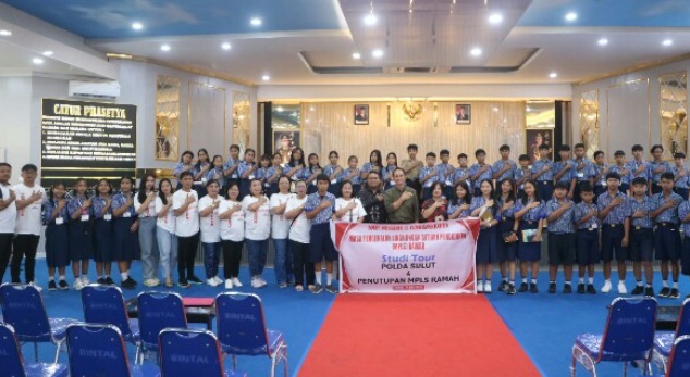 Kunjungi Polda Sulut, pelajar SMPN 5 Kawangkoan terima sosialisasi pencegahan narkoba dan judol Kunjungi Polda Sulut, pelajar SMPN 5 Kawangkoan terima sosialisasi pencegahan narkoba dan judol