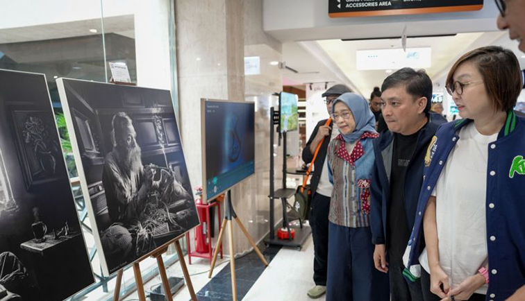 Wamenekraf dorong fotografer lokal percaya diri pamer karya ke publik Wamenekraf dorong fotografer lokal percaya diri pamer karya ke publik