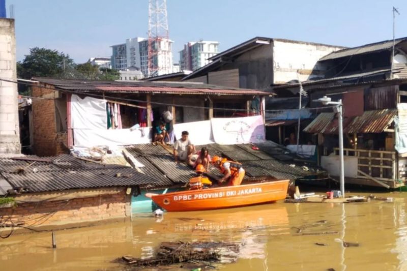 Warga Jati Padang Jaksel mengungsi di Masjid Al Ridwan Warga Jati Padang Jaksel mengungsi di Masjid Al Ridwan