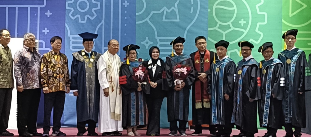 Dua Guru Besar Universitas Ma Chung dikukuhkan Dua Guru Besar Universitas Ma Chung dikukuhkanÂ